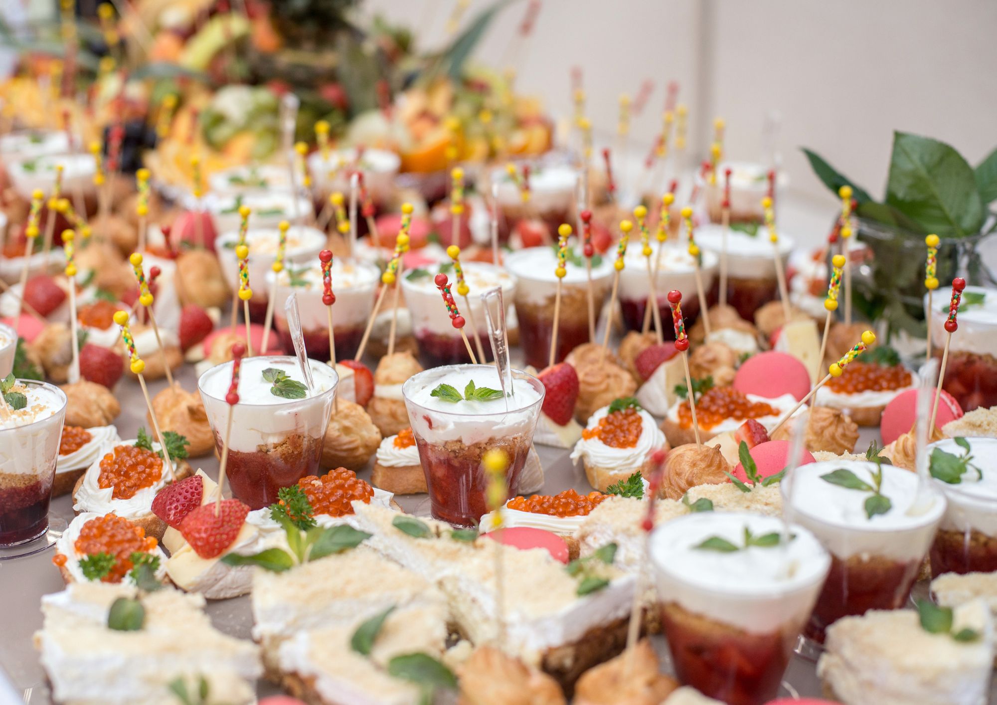 כמה עולה מגשי אירוח